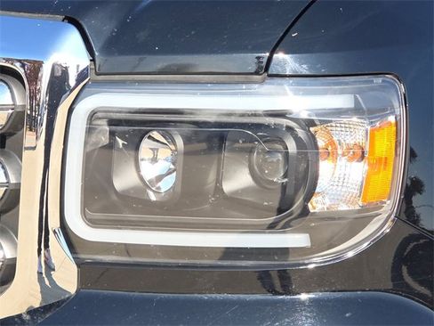 Used 2018 GMC Canyon SLT w/ Trailering Package image 4