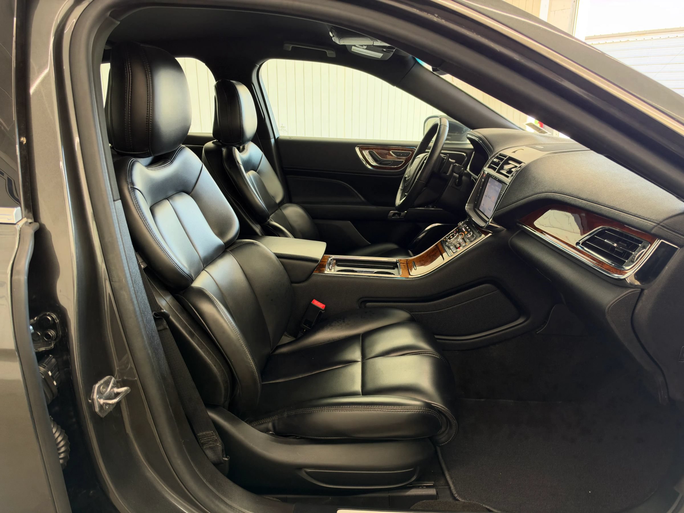 Used 2020 Lincoln Continental FWD image 10