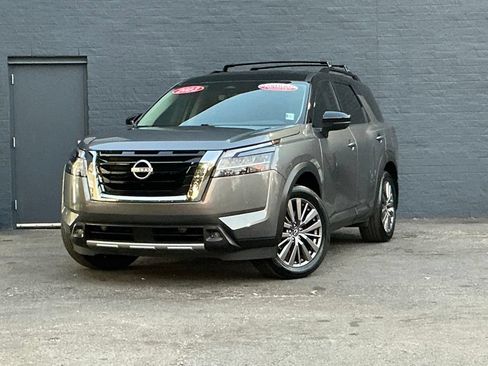 Used 2023 Nissan Pathfinder SL w/ SL Premium Package AWD/4WD image 2