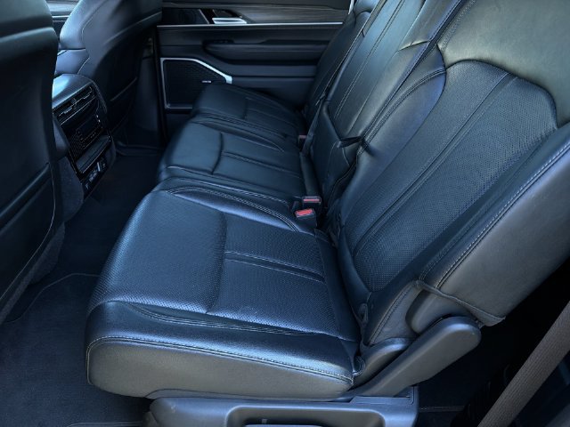 Used 2024 Jeep Wagoneer L Series II w/ Flexible Seating Group AWD/4WD image 18