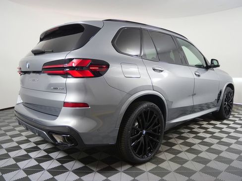 Used 2026 BMW X5 xDrive40i w/ M Sport Package AWD/4WD image 3