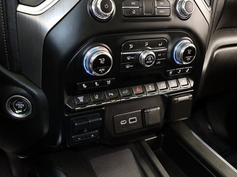 Certified 2021 GMC Sierra 2500 Denali w/ Denali Black Diamond Edition image 24