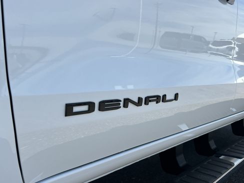 New 2026 GMC Canyon Denali w/ LPO, Black Badging Package AWD/4WD image 15