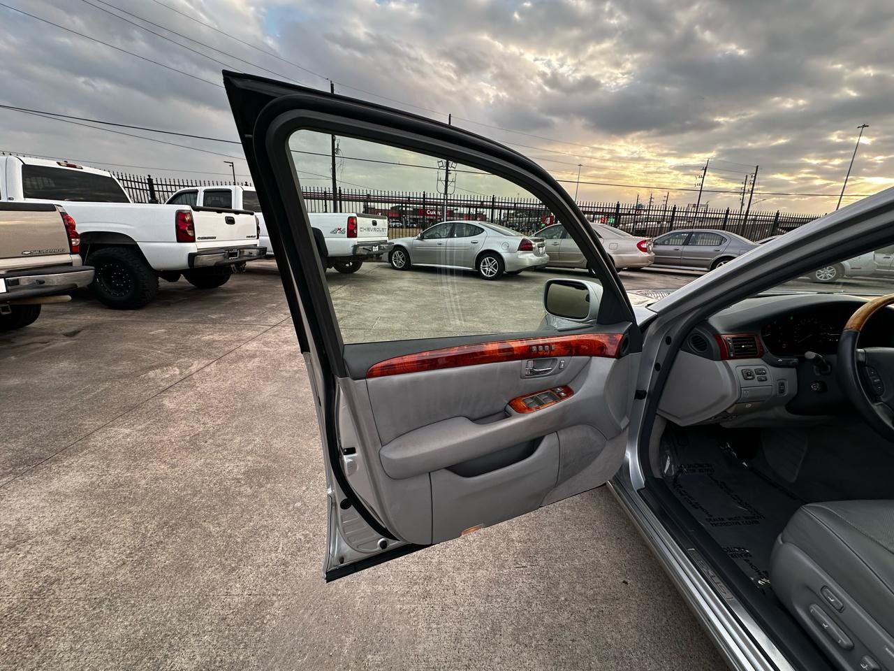 Used 2004 Lexus LS 430 RWD image 26