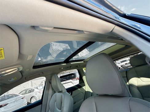 Used 2023 Volvo XC60 B5 Plus image 24