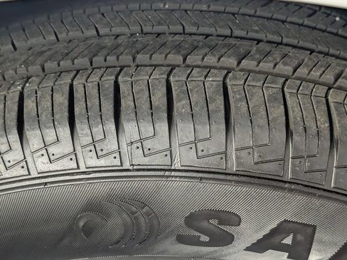 Used 2025 Chrysler Pacifica Select FWD image 11