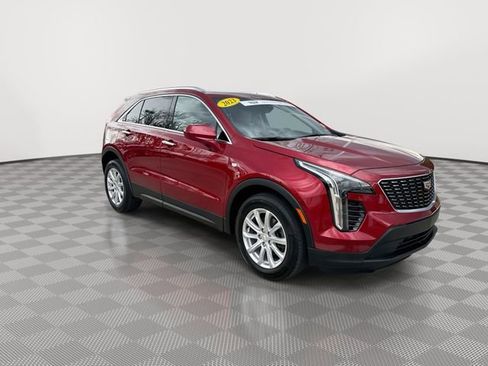 Certified 2023 Cadillac XT4 Luxury w/ Cold Weather Package image 2