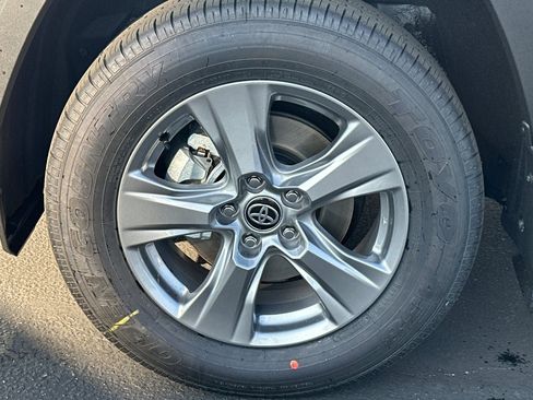 New 2025 Toyota RAV4 XLE image 34