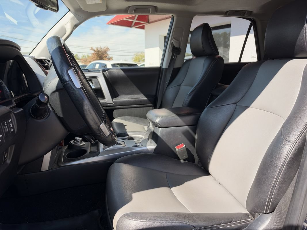 Used 2017 Toyota 4Runner SR5 Premium AWD/4WD image 4