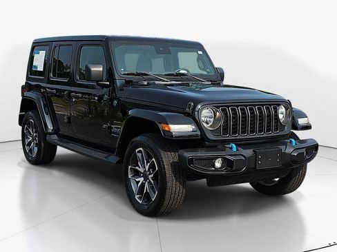 Used 2024 Jeep Wrangler Unlimited w/ Convenience Group AWD/4WD image 3