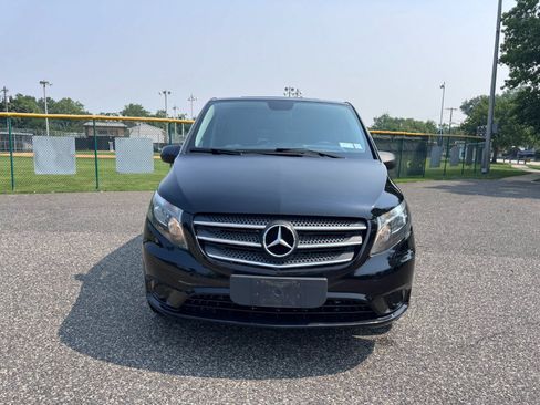 Used 2018 Mercedes-Benz Metris Passenger image 2