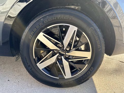 Used 2023 Kia Sorento S image 4