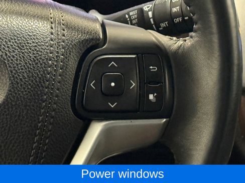 Used 2016 Toyota Highlander XLE image 27