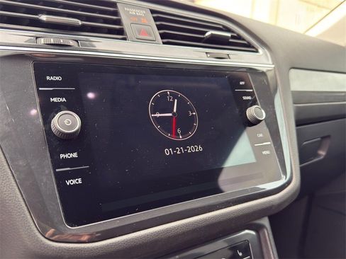 Used 2023 Volkswagen Tiguan SE image 19