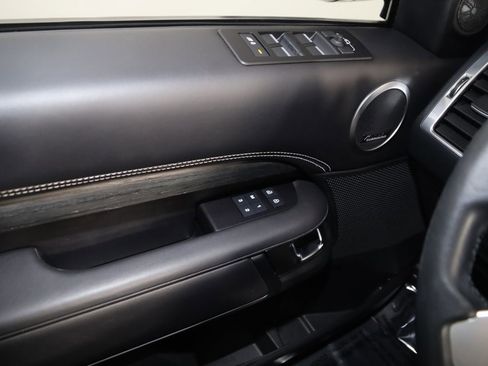 Used 2023 Land Rover Discovery Metropolitan Edition image 33