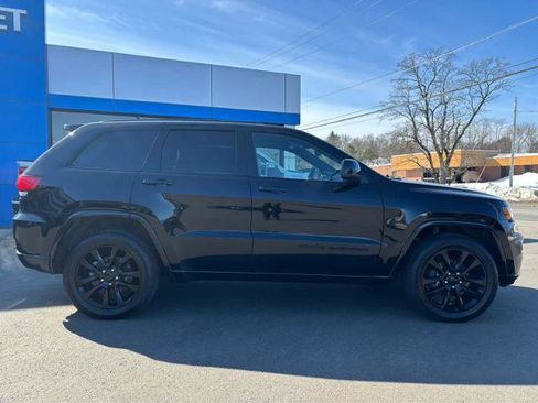 Used 2019 Jeep Grand Cherokee Altitude image 12