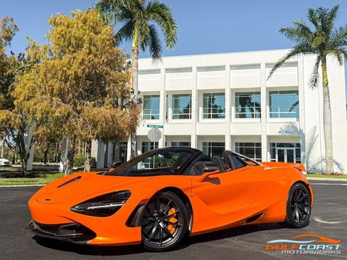 Used 2022 McLaren 720S Spider image 13