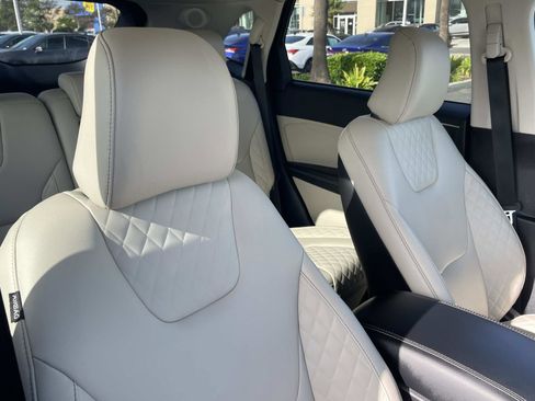 Used 2023 Ford Edge Titanium w/ Class II Trailer Tow Package image 29