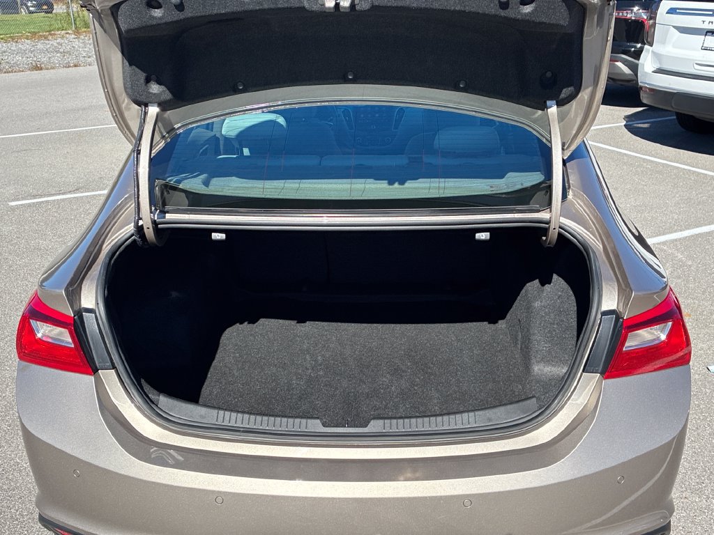Used 2025 Chevrolet Malibu LT FWD image 32