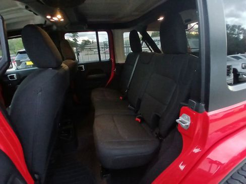 Used 2019 Jeep Wrangler Unlimited Sahara image 20