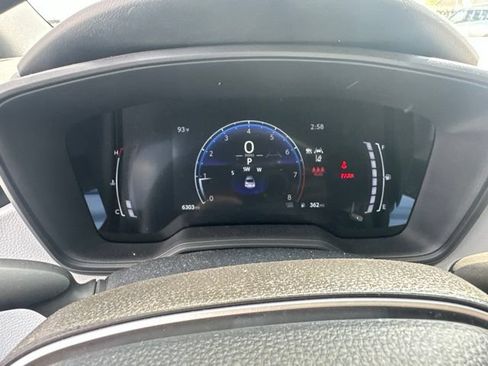 Used 2025 Toyota Corolla SE w/ SE Premium Package FWD image 8