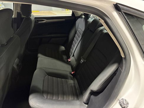 Used 2019 Ford Fusion SE image 20