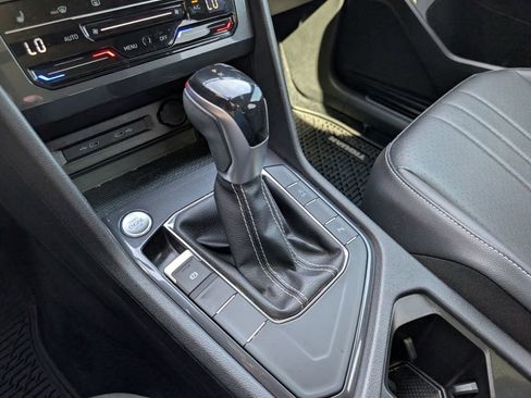 Used 2022 Volkswagen Tiguan SE R-Line image 18