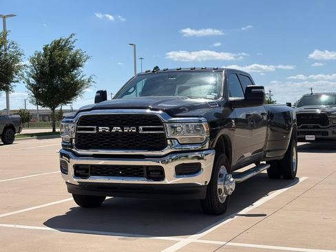 Used 2024 RAM 3500 Tradesman w/ Chrome Appearance Group AWD/4WD image 3