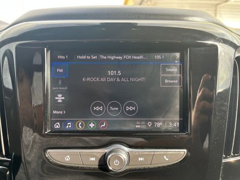 Used 2023 Chevrolet Traverse LT image 21