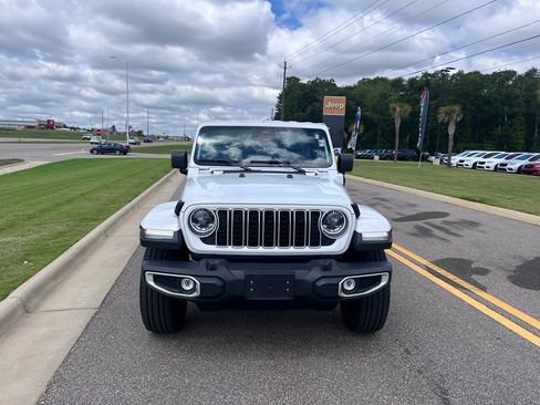 Used 2025 Jeep Wrangler Unlimited Sahara w/ Safety Group AWD/4WD image 3