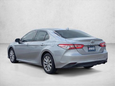 Used 2019 Toyota Camry LE FWD image 7