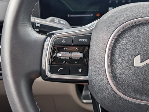Used 2026 Kia Carnival FWD image 31