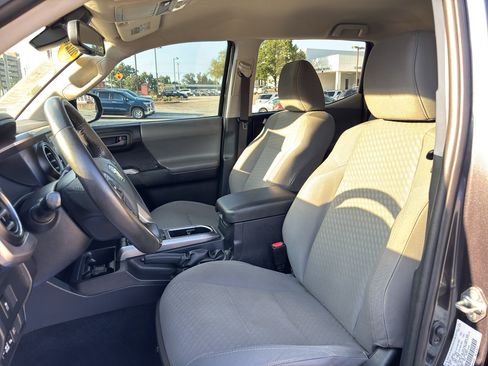 Used 2020 Toyota Tacoma SR5 RWD image 12