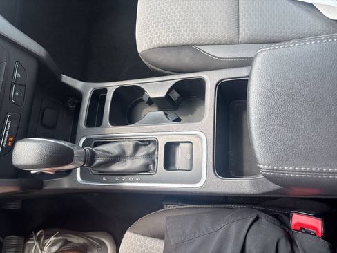 Used 2019 Ford Escape SE FWD image 30