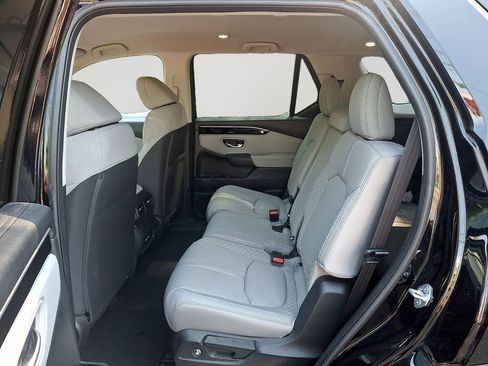 Used 2023 Honda Pilot LX image 8