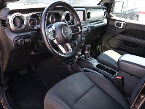 Used 2019 Jeep Wrangler Unlimited Sahara AWD/4WD image 15