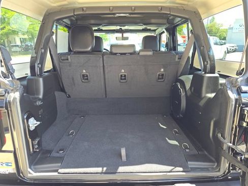 Used 2023 Jeep Wrangler Unlimited Sahara w/ Cold Weather Group AWD/4WD image 34