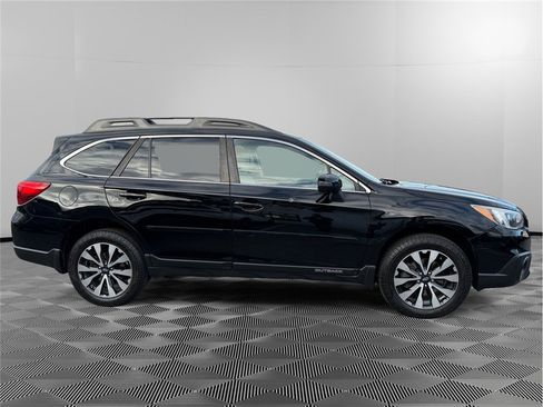 Used 2017 Subaru Outback 3.6R Limited AWD/4WD image 6