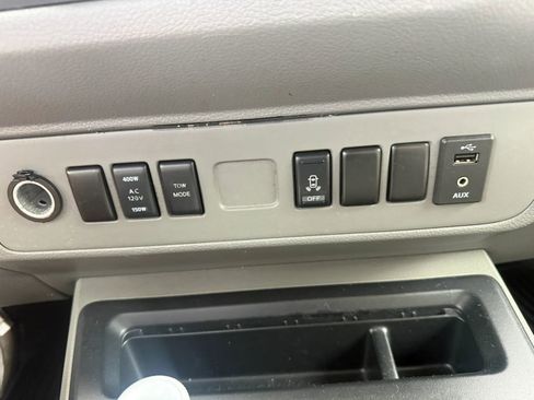 Used 2018 Nissan NV 2500 SV RWD image 16