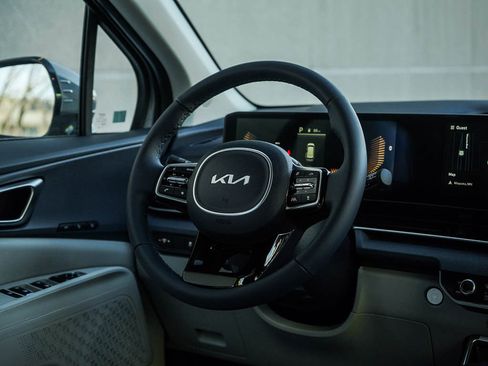 New 2026 Kia Carnival EX image 17