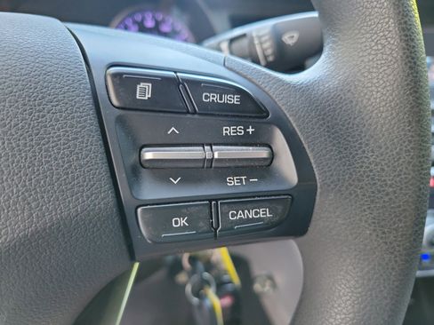 Used 2020 Hyundai Elantra SE FWD image 22