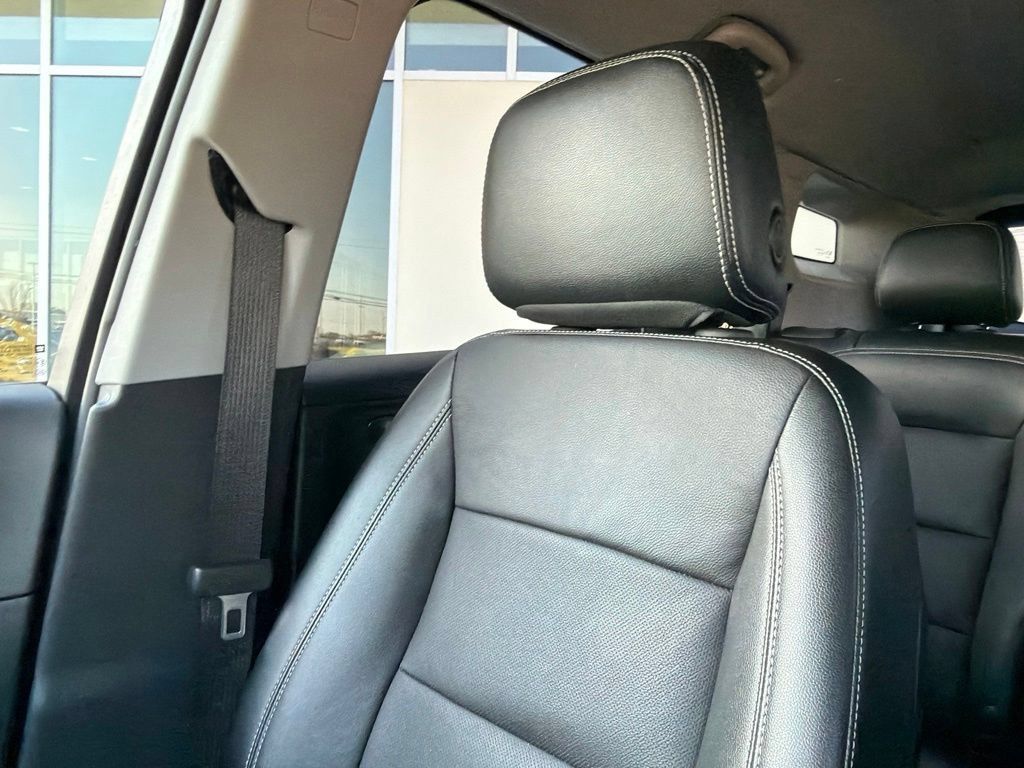 Used 2023 GMC Terrain SLT FWD image 24