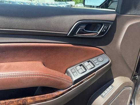 Used 2018 Chevrolet Suburban Premier AWD/4WD image 14