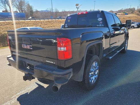 Used 2019 GMC Sierra 2500 Denali w/ Duramax Plus Package image 7