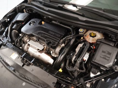 Used 2018 Chevrolet Cruze LT FWD image 17