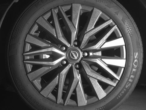 Used 2025 Nissan Altima 2.5 SV FWD image 12