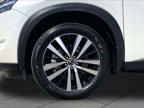 Used 2024 Nissan Pathfinder Platinum FWD image 11