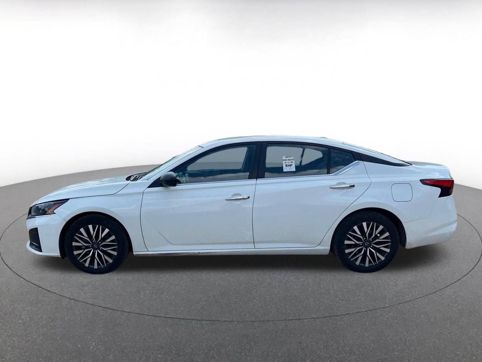 Used 2025 Nissan Altima 2.5 SV FWD image 9