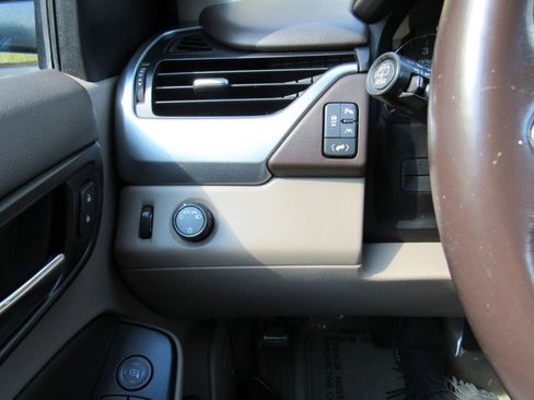 Used 2018 Chevrolet Tahoe LT image 11