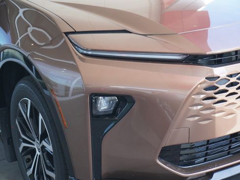 New 2026 Toyota Crown Signia image 3